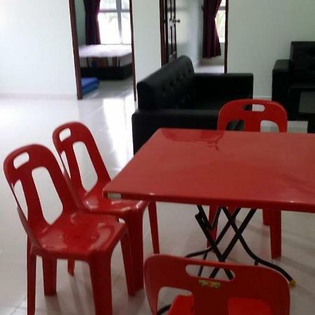 Coral Homestay Pekan Pangkor Exteriör bild