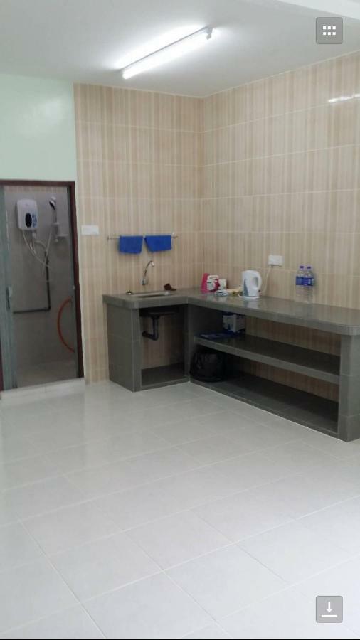 Coral Homestay Pekan Pangkor Exteriör bild